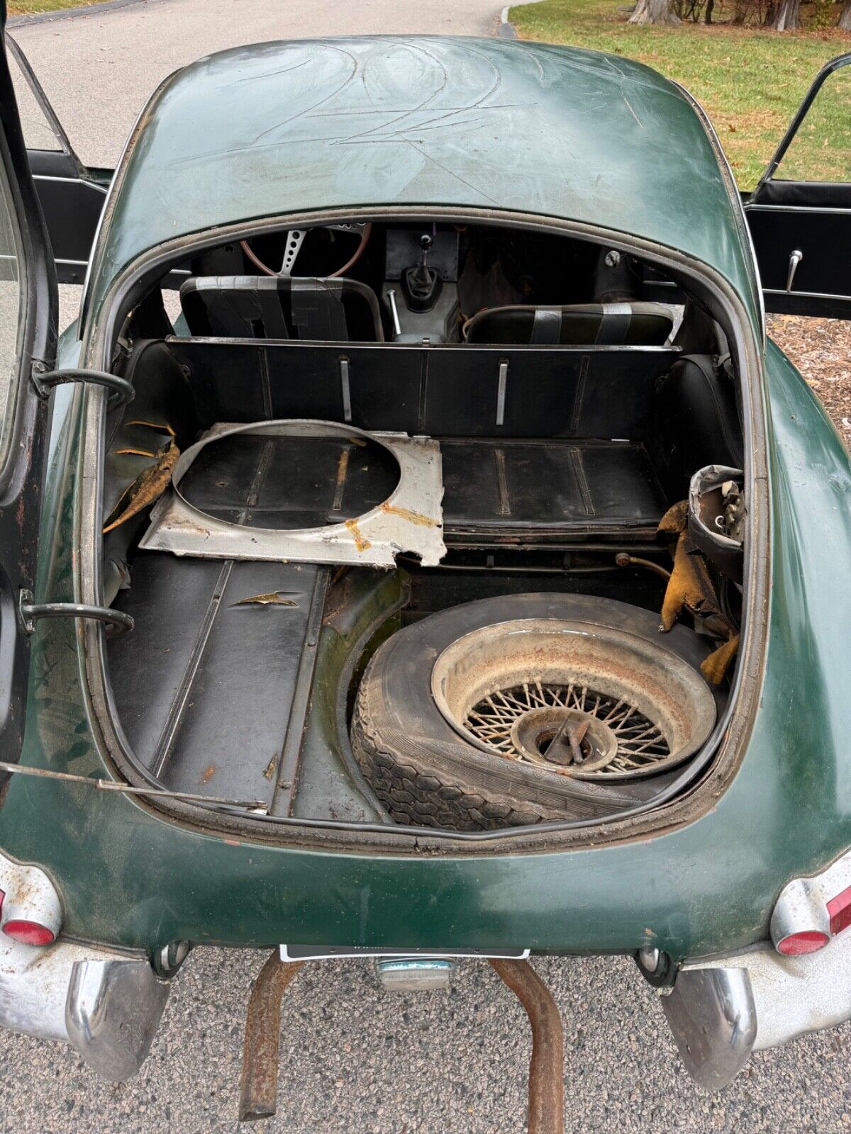 Jaguar-E-Type-Coupe-1967-14