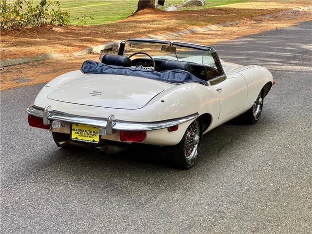 Jaguar-E-Type-Roadster-1971-12