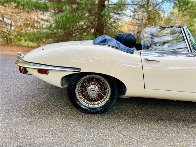 Jaguar-E-Type-Roadster-1971-16