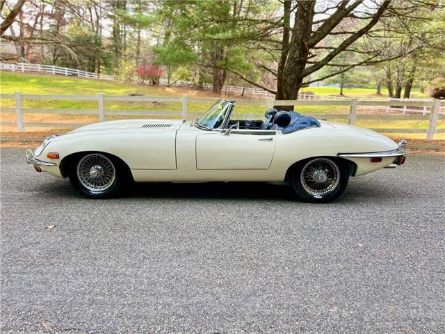 Jaguar-E-Type-Roadster-1971-5