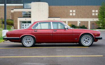 Jaguar-XJ-Berline-1987-8