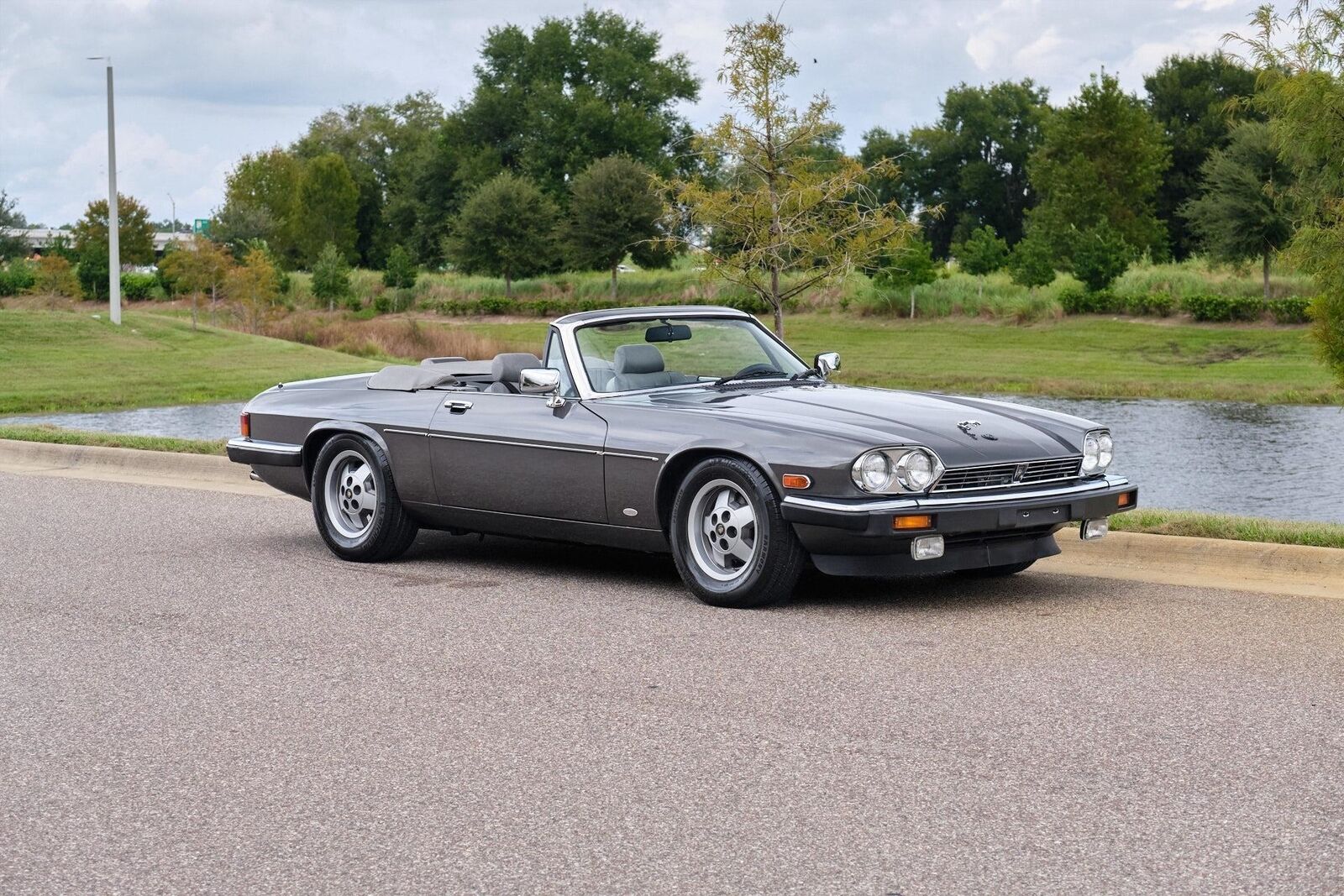 Jaguar-XJ-Cabriolet-1988-8