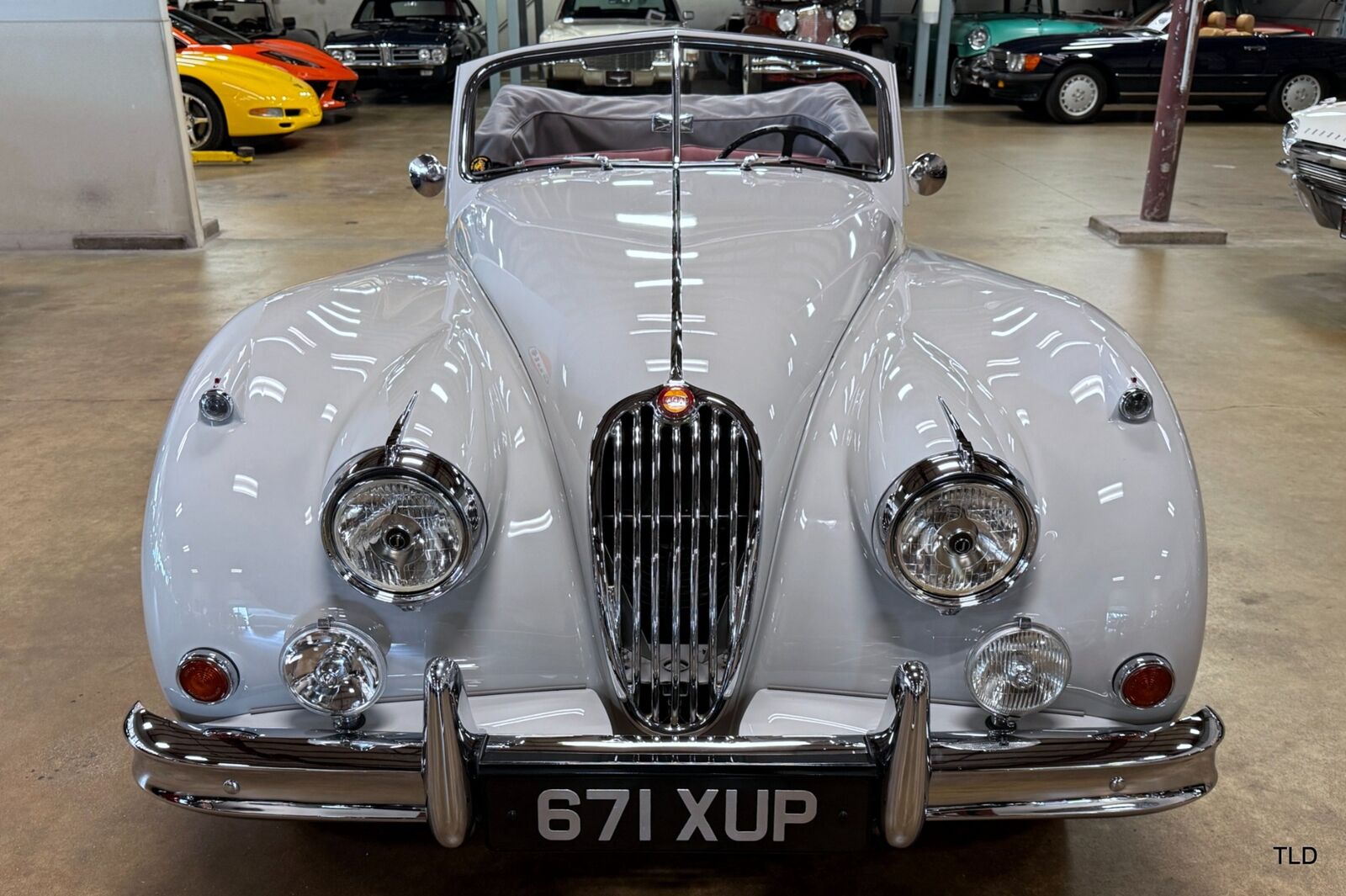 Jaguar-XK140-SE-DHC-1955-1