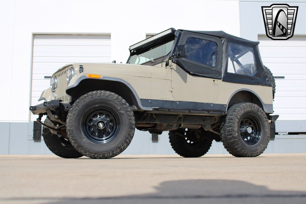 Jeep-CJ-1981-3