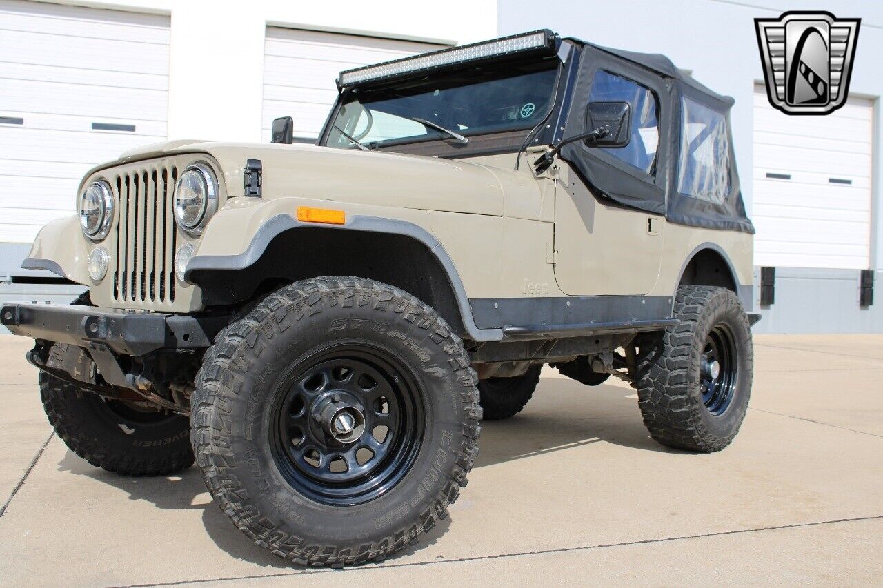 Jeep-CJ-1981-9