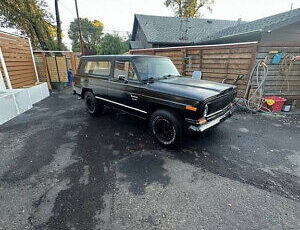 Jeep-Cherokee-1975-2