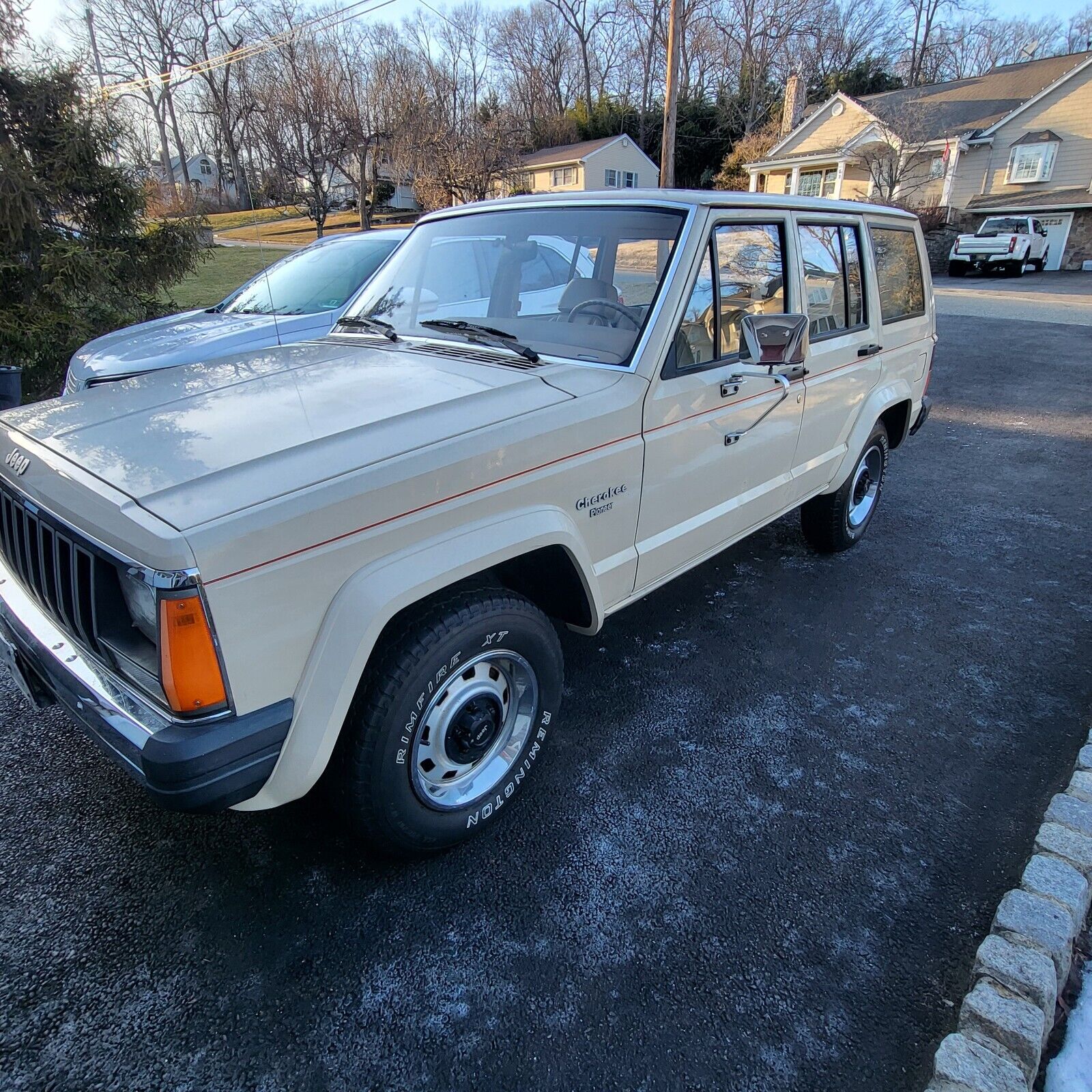 Jeep-Cherokee-SUV-1984-1