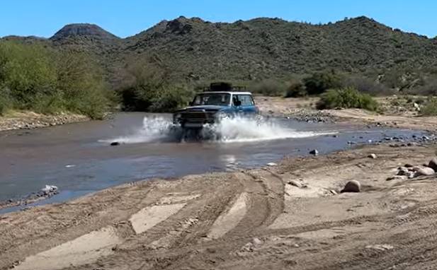 Jeep-Cherokee-chief-1979-9