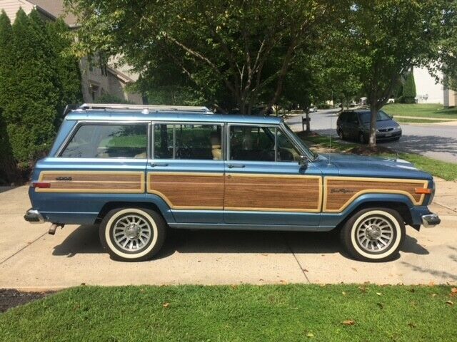 Jeep Grand Wagoneer SUV 1987