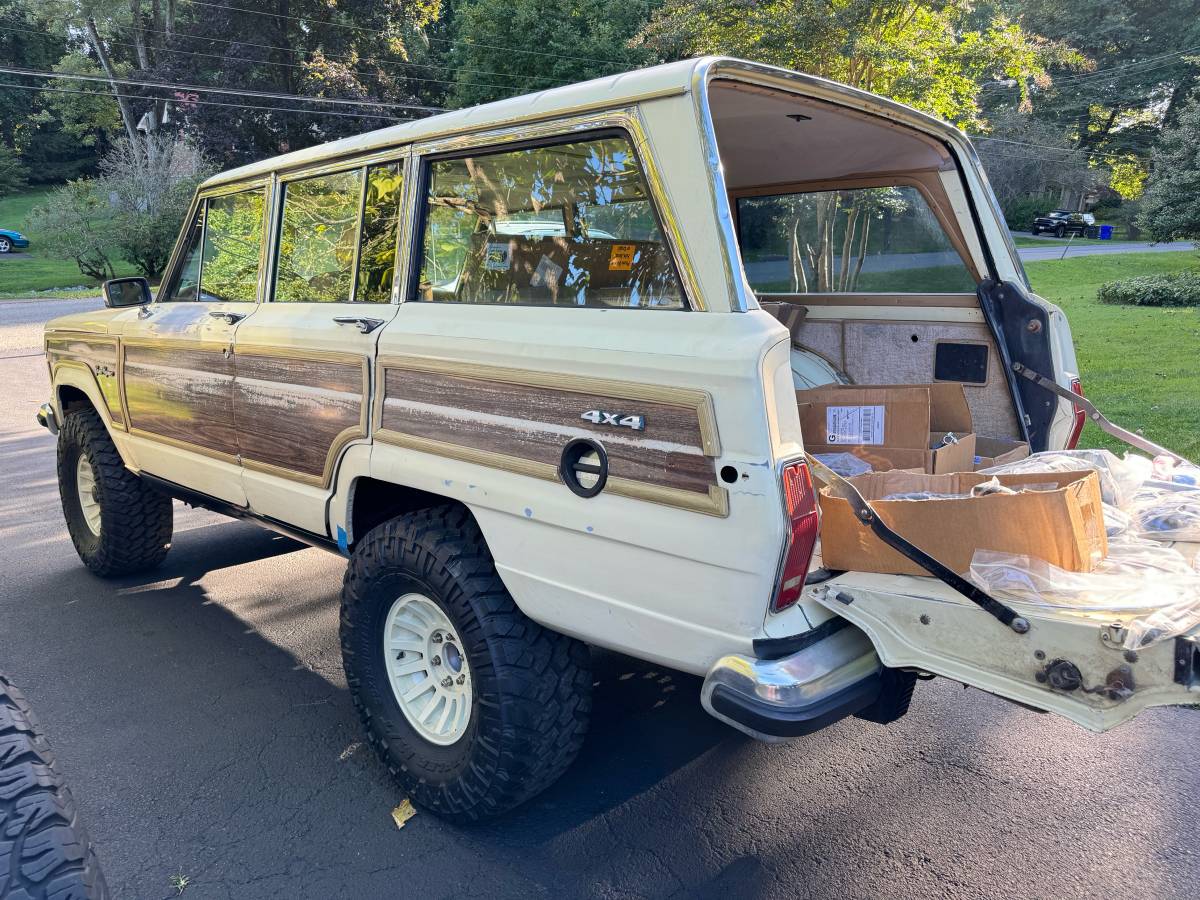 Jeep-Grand-wagoneer-1989-4