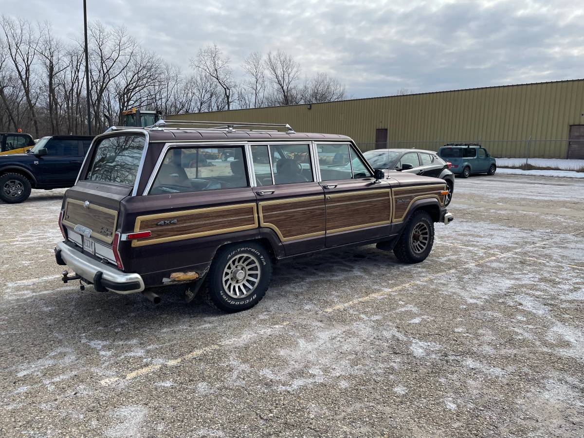 Jeep-Grand-wagoneer-1990-4