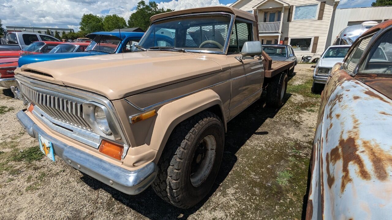 Jeep-J-20-Pickup-1977-2