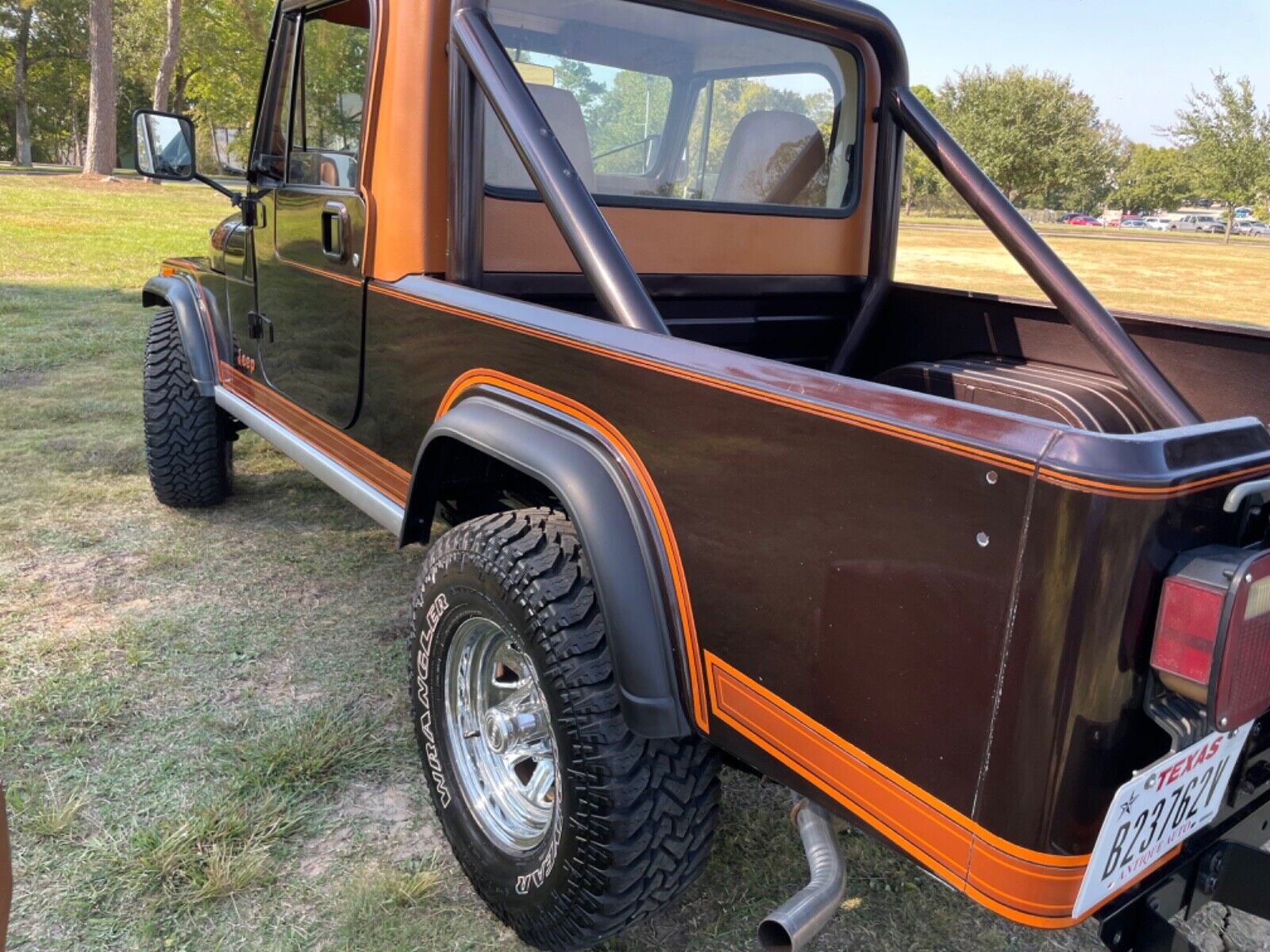 Jeep-Scrambler-1983-11