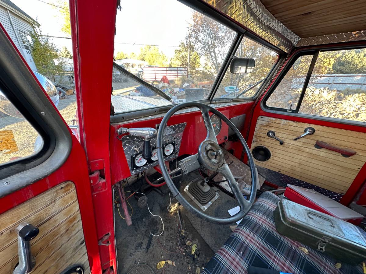 Jeep-Wagoneer-1959-12