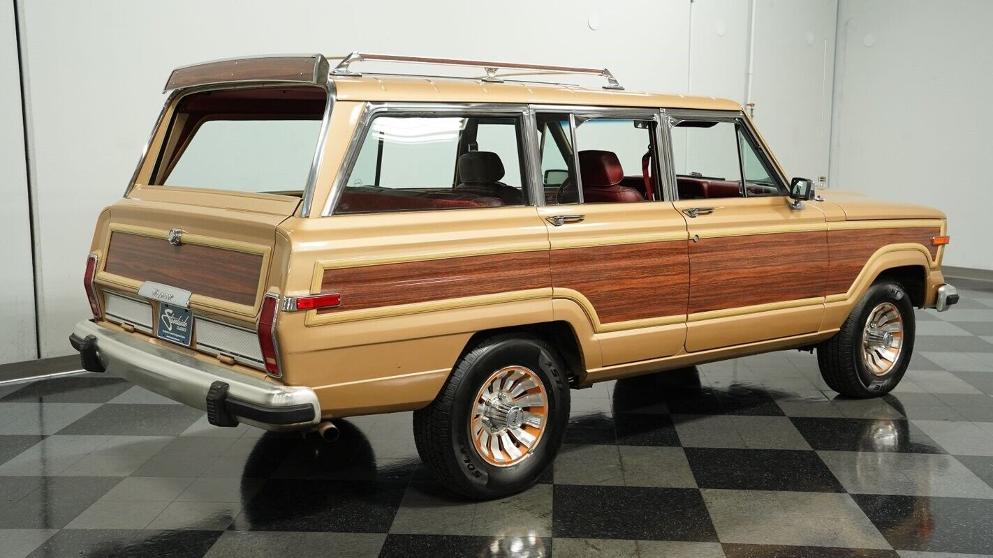 Jeep-Wagoneer-1985-10