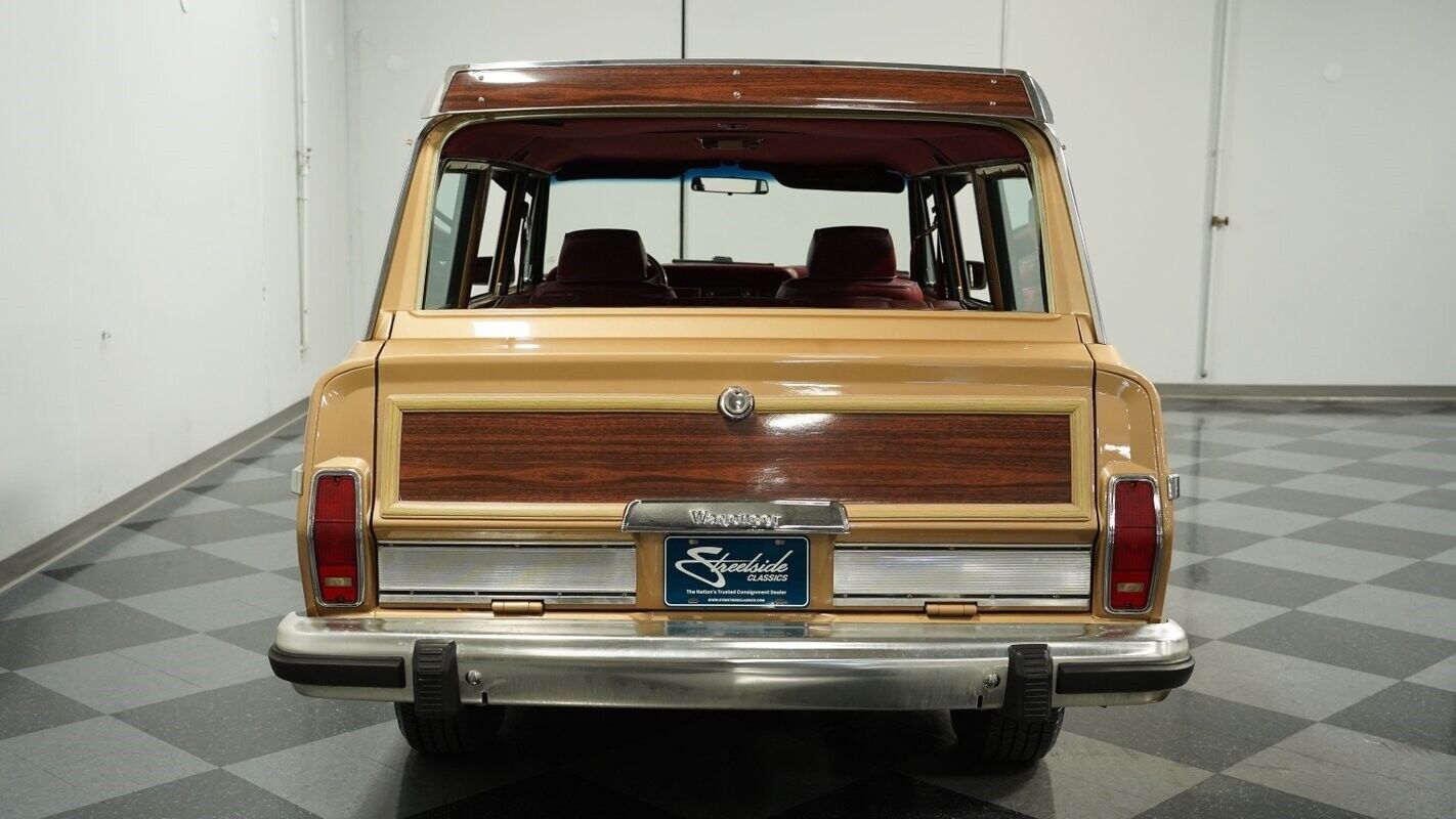 Jeep-Wagoneer-1985-8