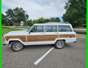 Jeep Wagoneer SUV 1991