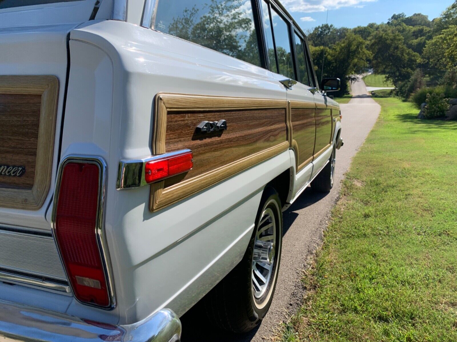 Jeep-Wagoneer-SUV-1991-14