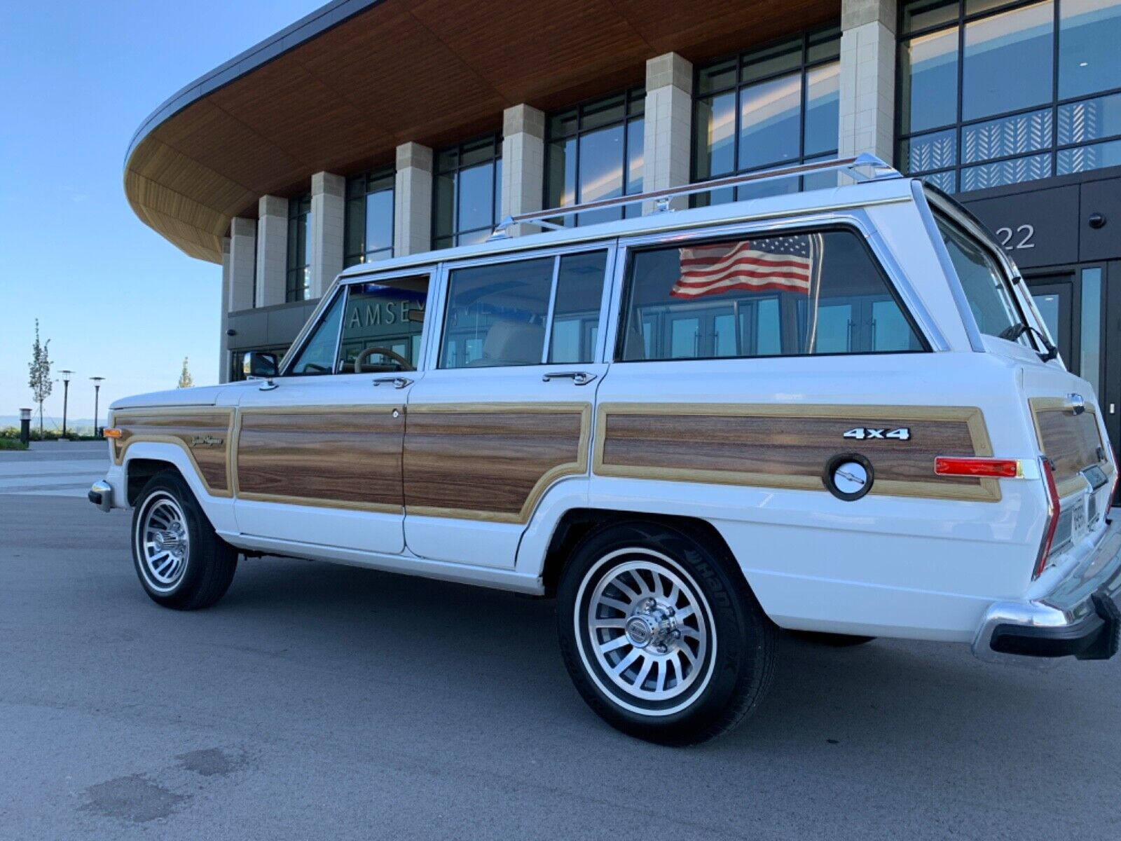 Jeep-Wagoneer-SUV-1991-2