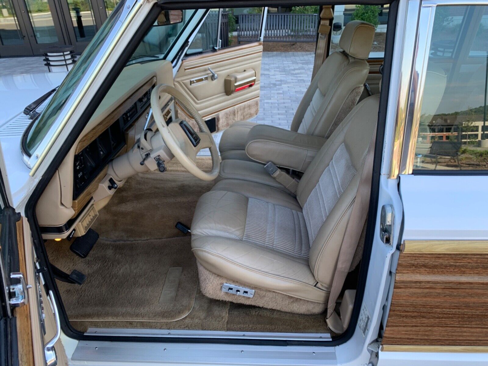 Jeep-Wagoneer-SUV-1991-22