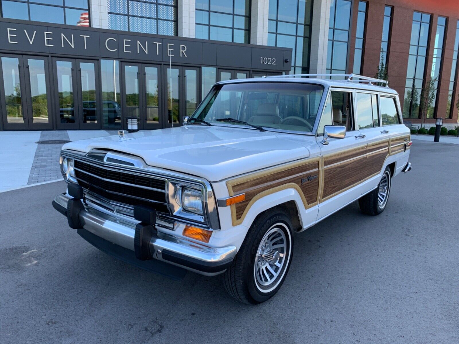 Jeep-Wagoneer-SUV-1991-3