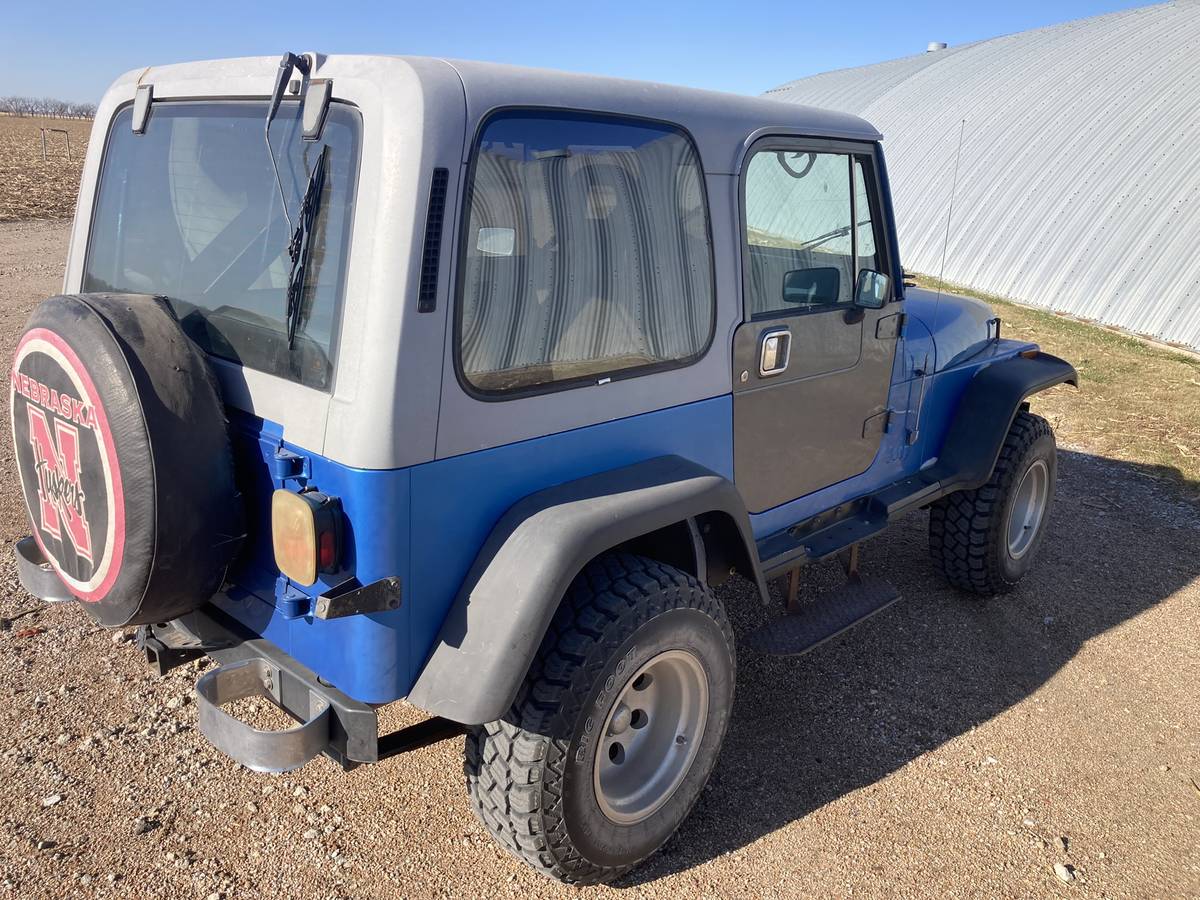 Jeep-Wrangler-1987-13