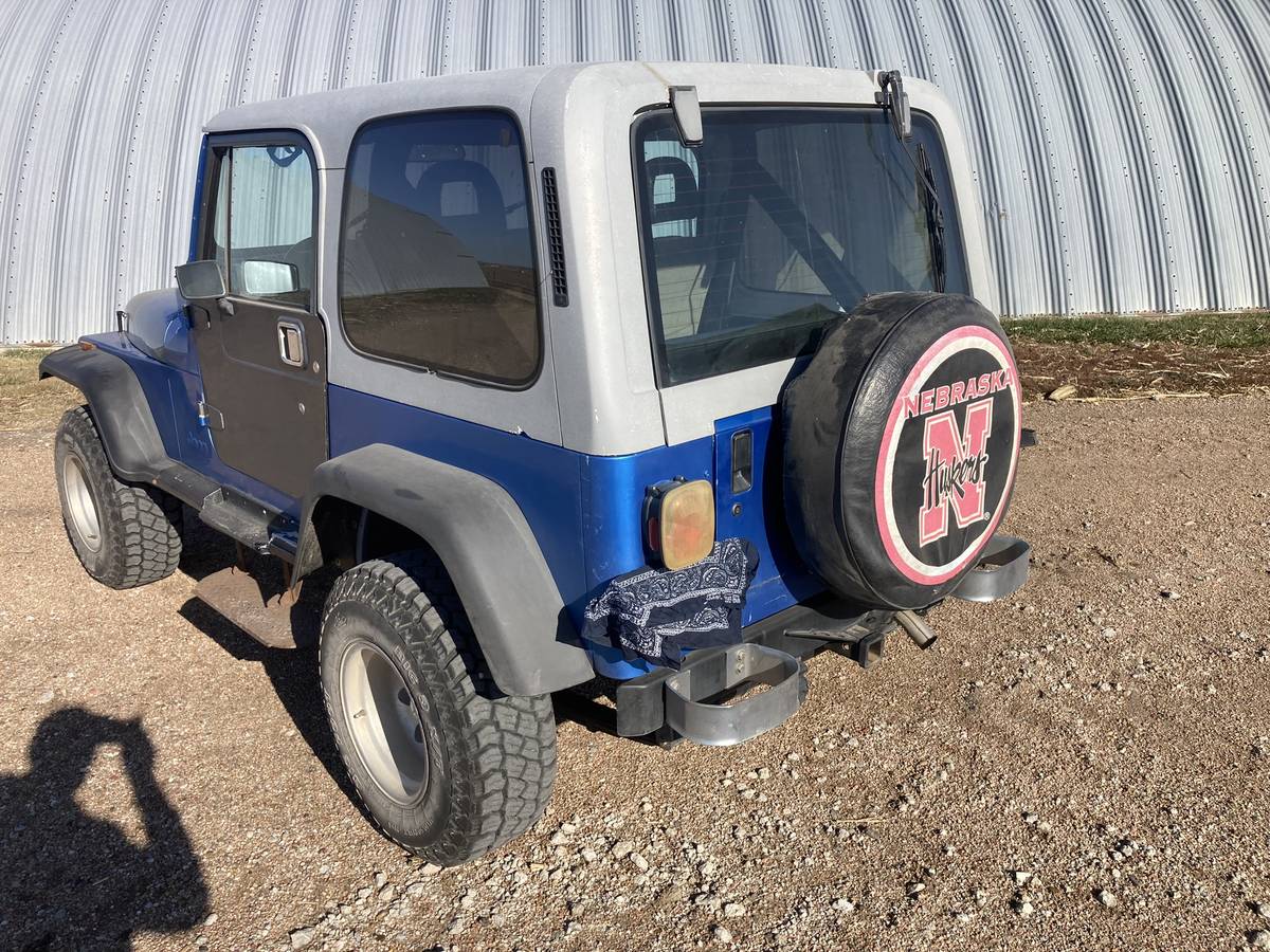 Jeep-Wrangler-1987-14