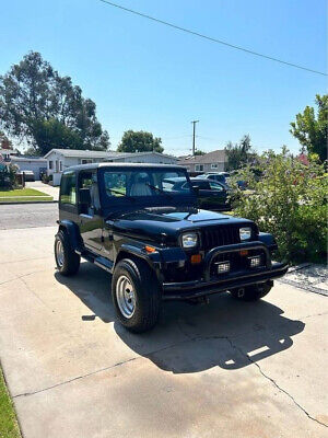 Jeep-Wrangler-SUV-1995-2