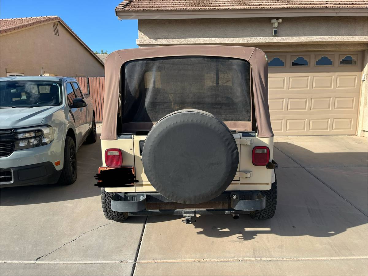 Jeep-Wrangler-sahara-1986-3