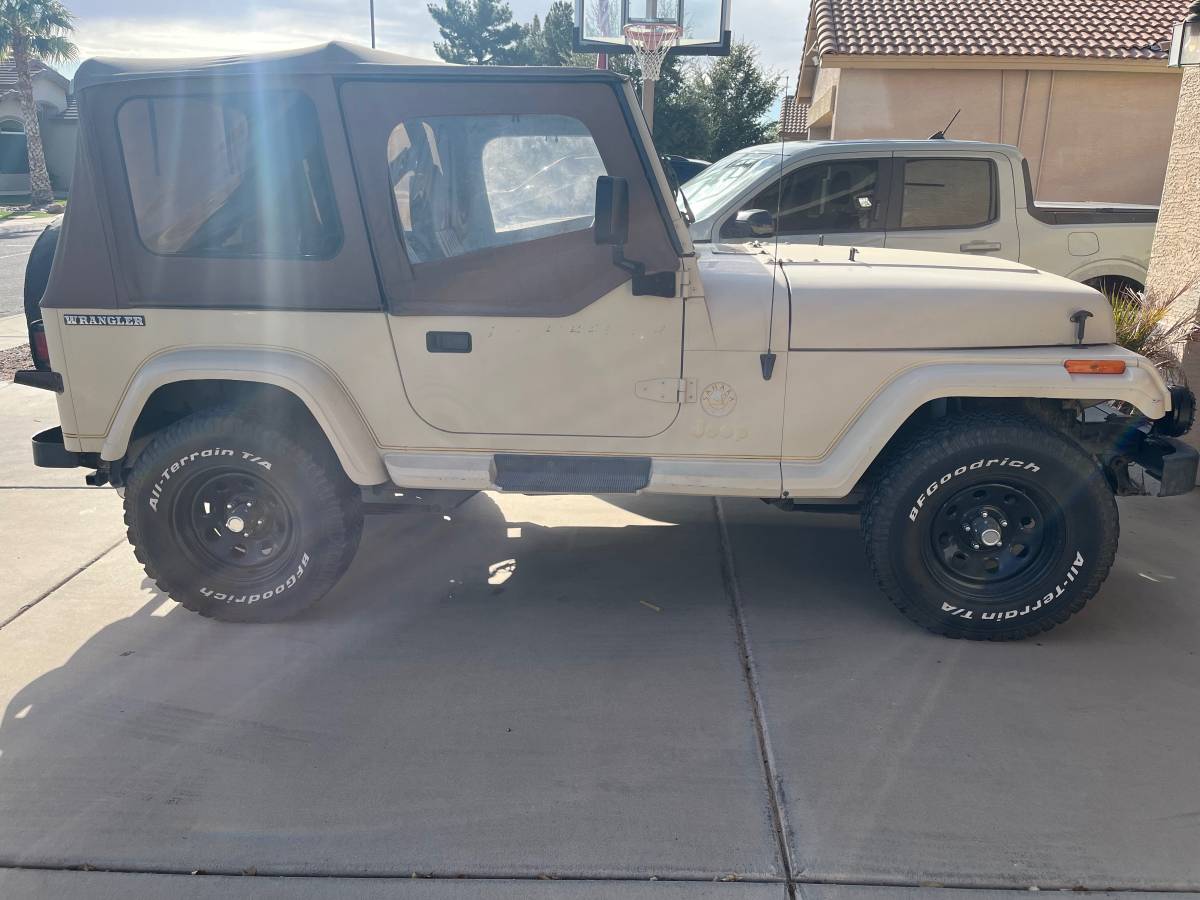 Jeep-Wrangler-sahara-1986-4