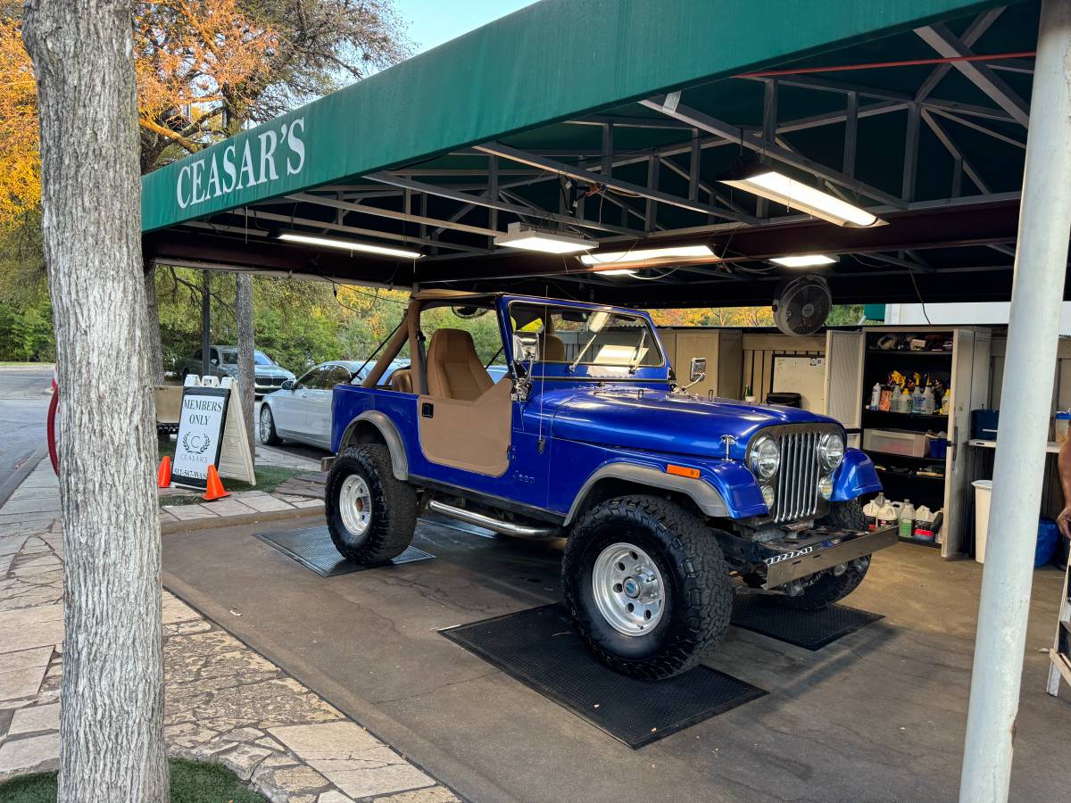 Jeep-cj7-limited-1983