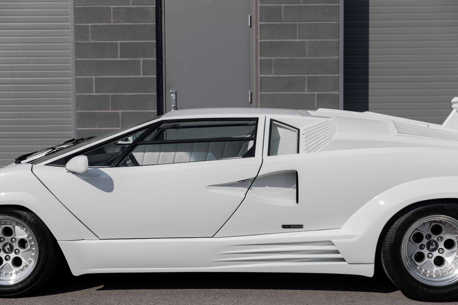 Lamborghini-Countach-Coupe-1989-20