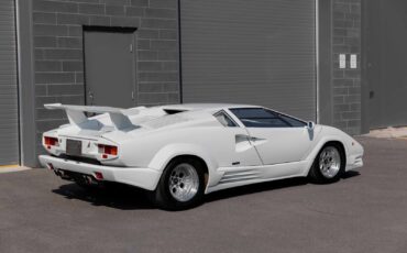 Lamborghini-Countach-Coupe-1989-4