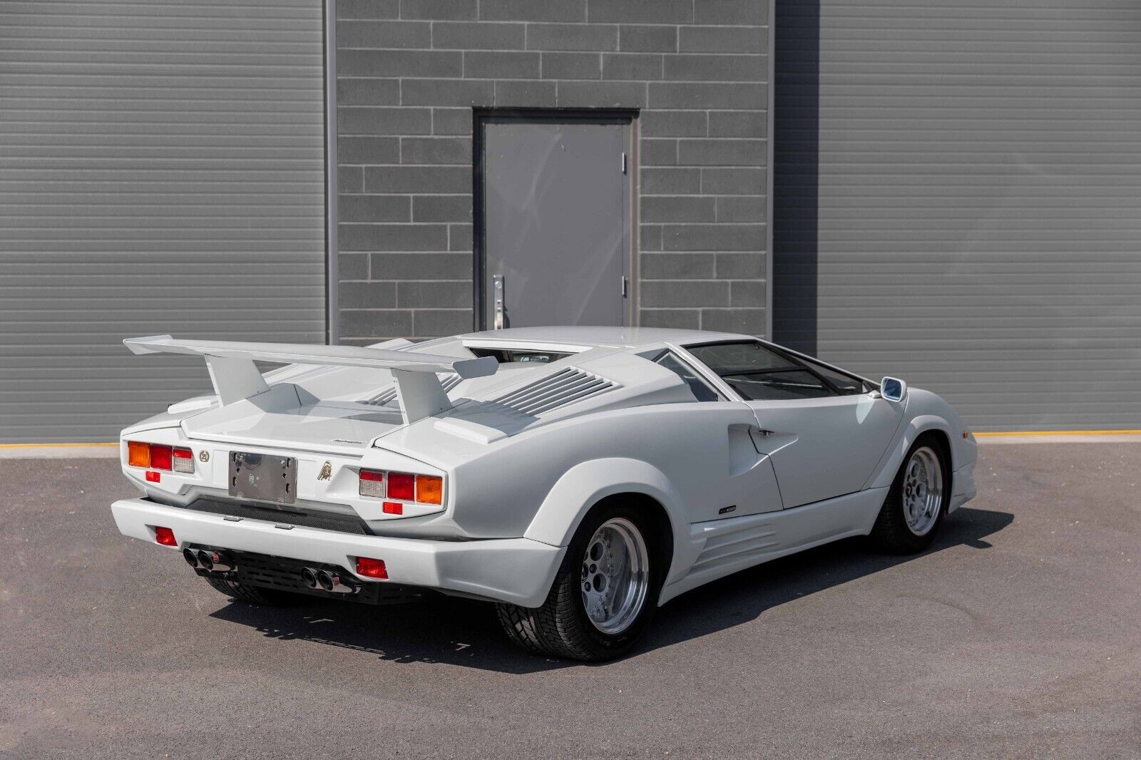 Lamborghini-Countach-Coupe-1989-5