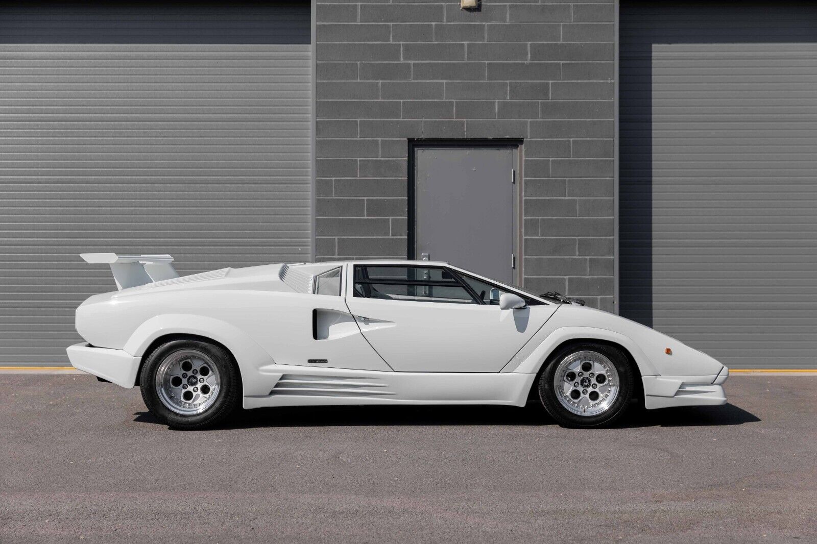 Lamborghini-Countach-Coupe-1989-8