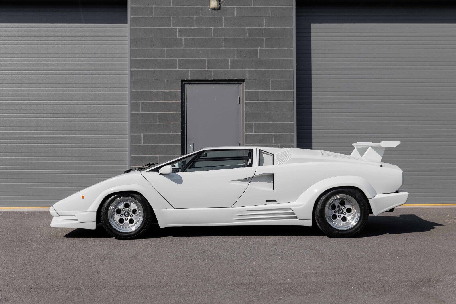 Lamborghini-Countach-Coupe-1989-9