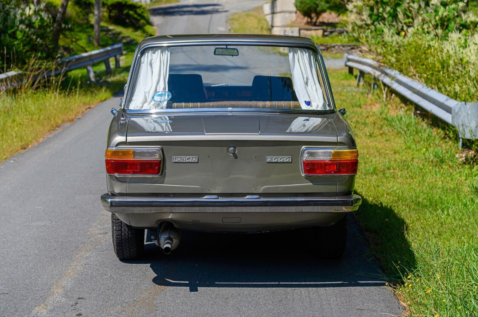 Lancia-2000-1972-9