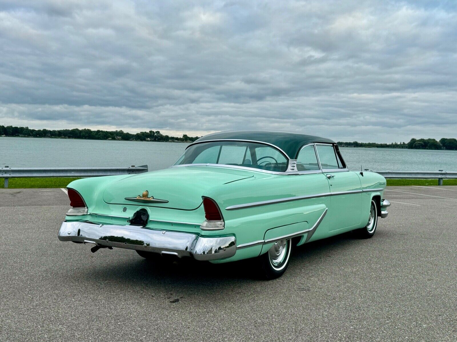 Lincoln-Capri-Coupe-1955-37