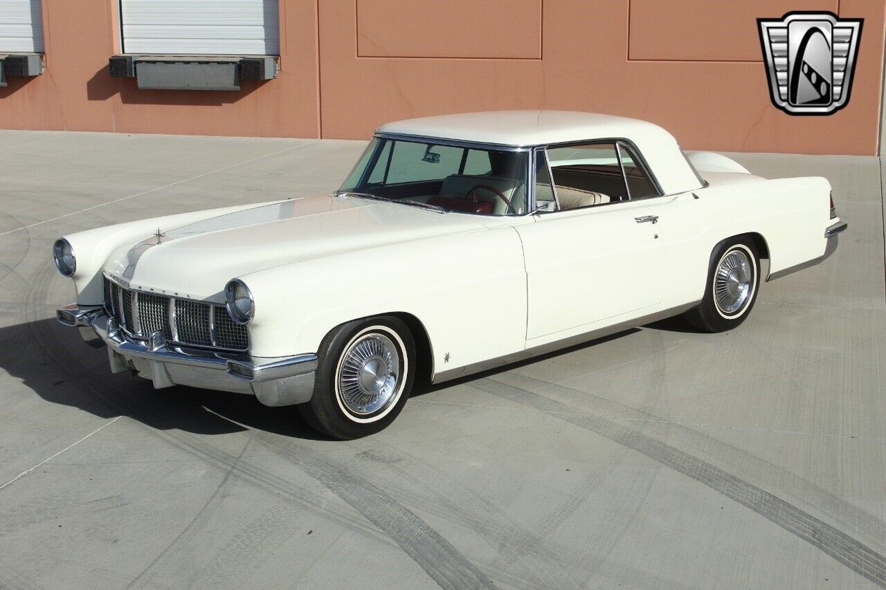 Lincoln-Continental-1956-7