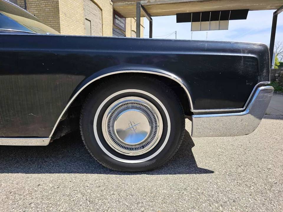 Lincoln-Continental-1967-18