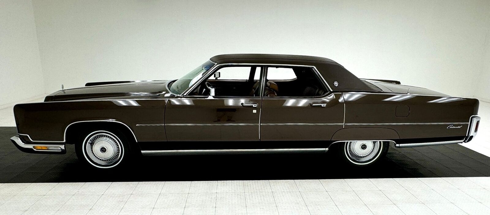 Lincoln-Continental-1973-1