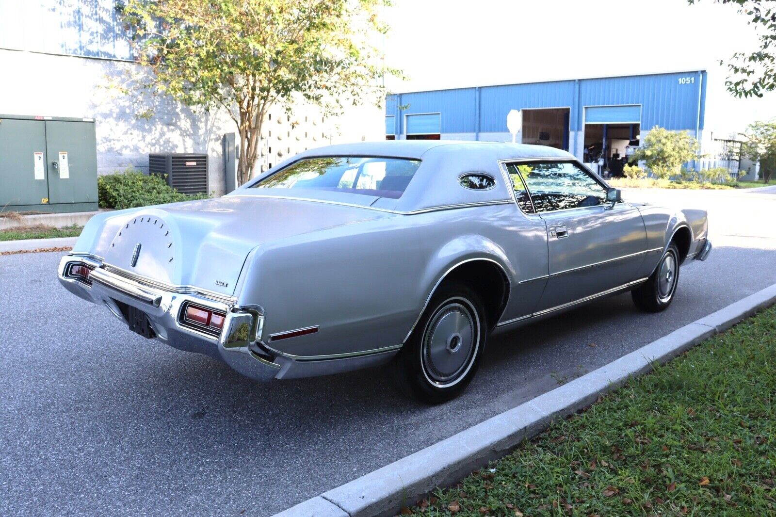 Lincoln-Continental-1973-3