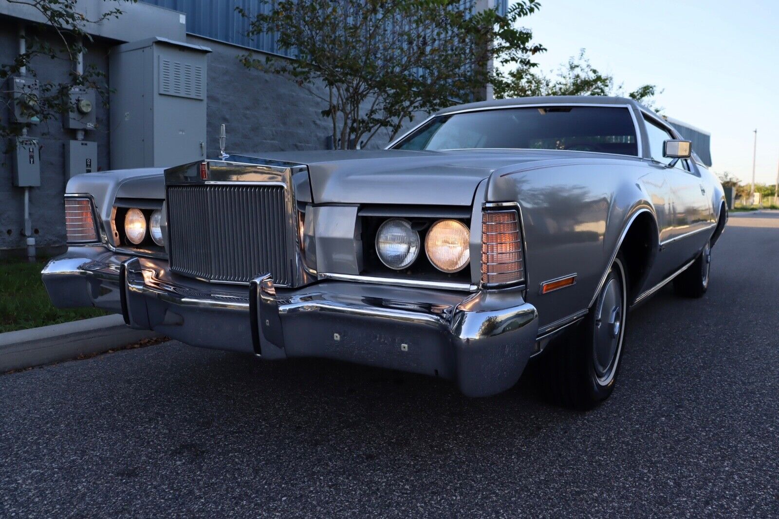 Lincoln-Continental-1973-36