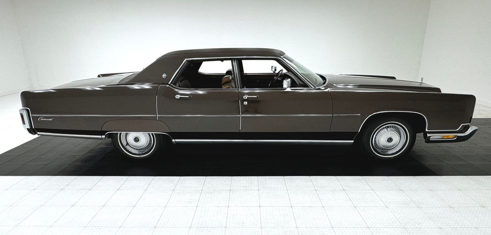 Lincoln-Continental-1973-5