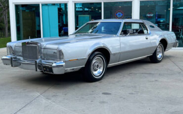 Lincoln-Continental-1975-11