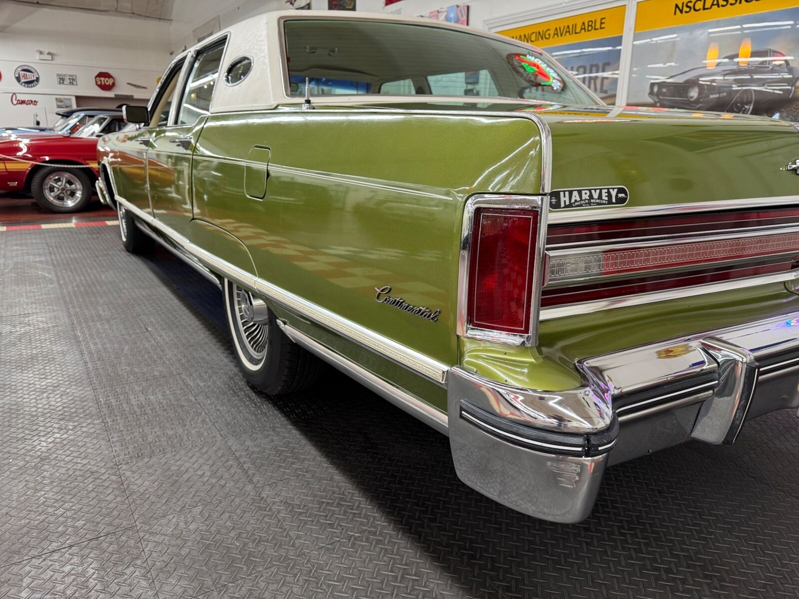 Lincoln-Continental-1975-25