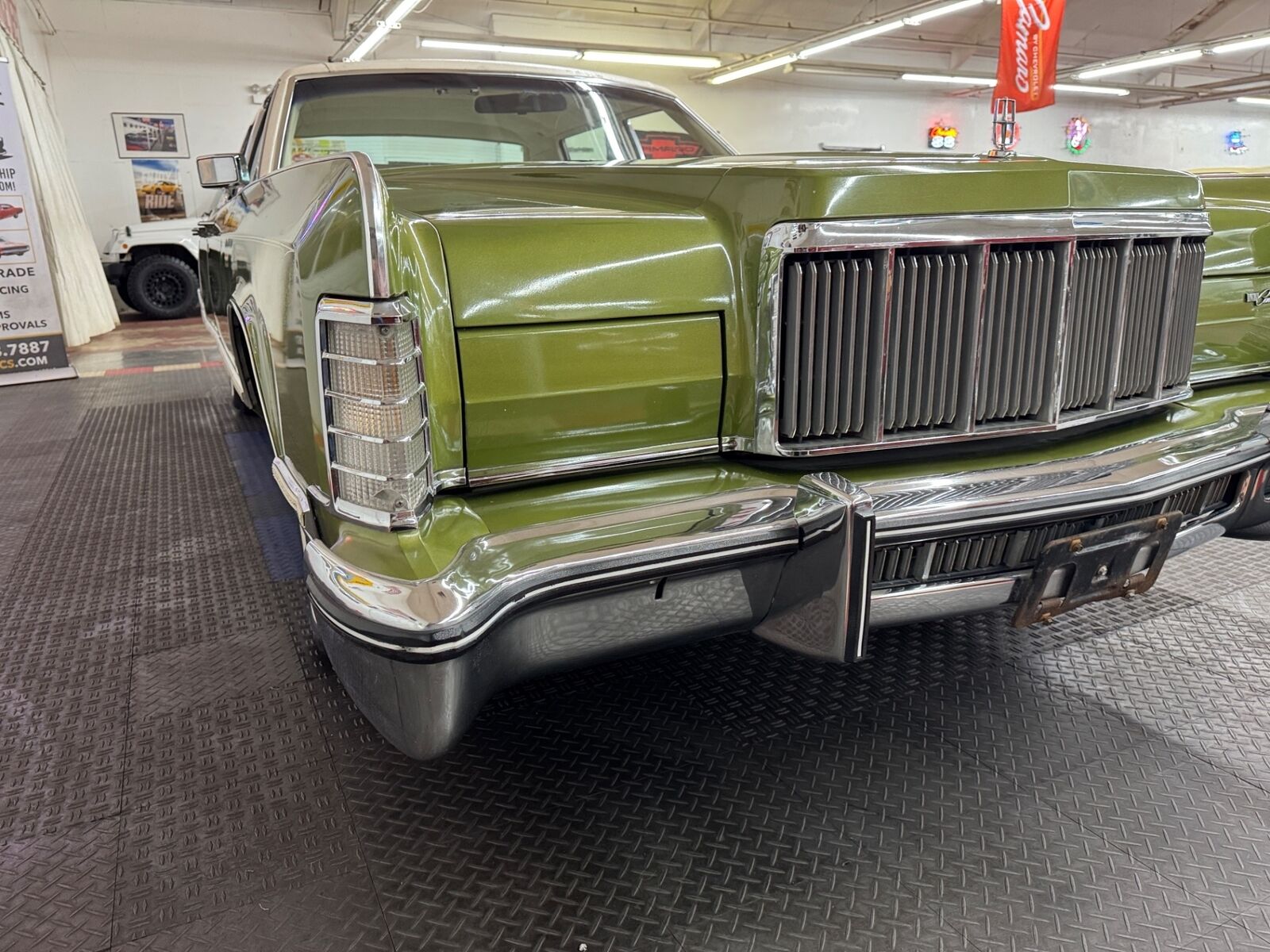 Lincoln-Continental-1975-7