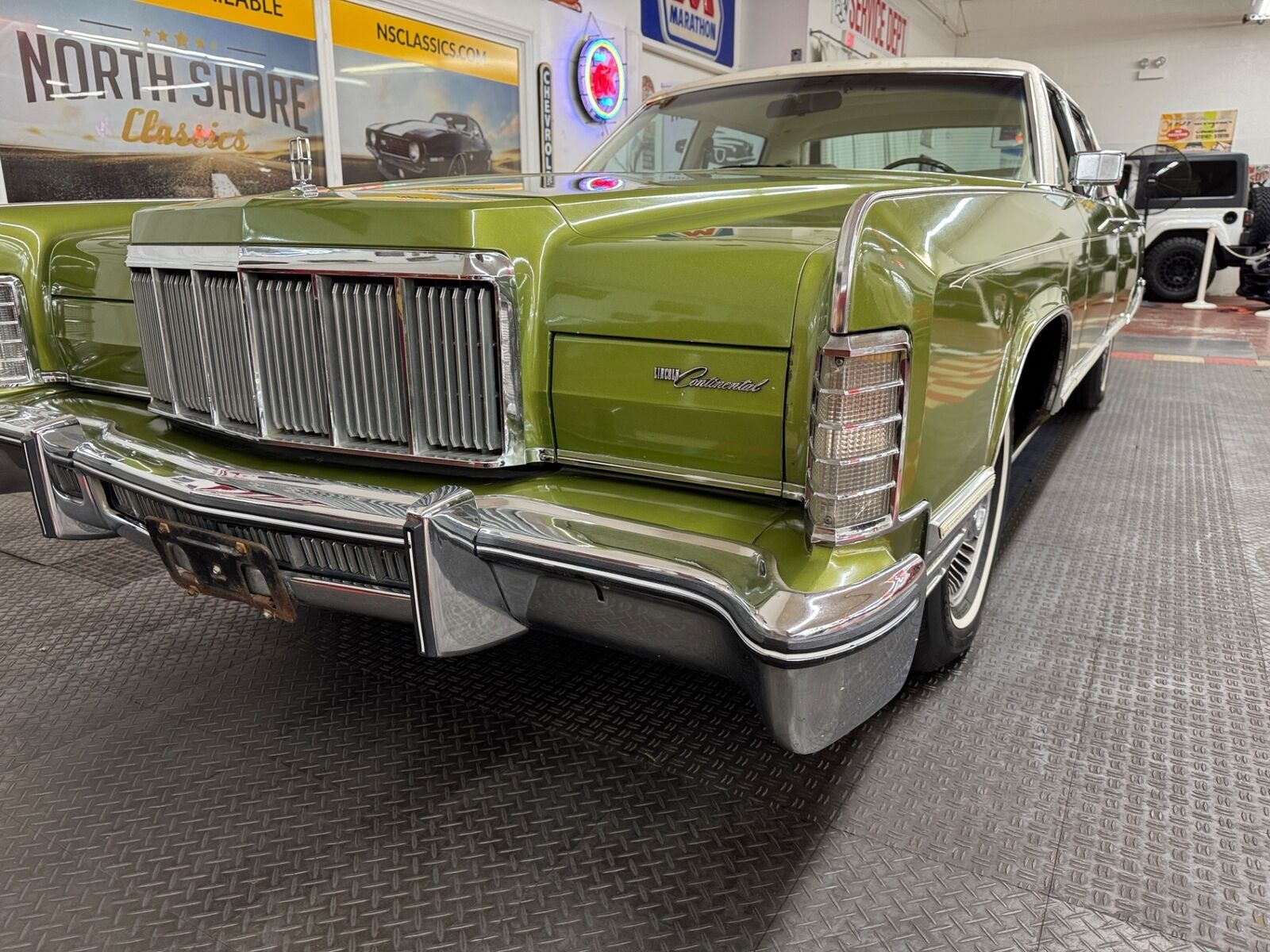 Lincoln-Continental-1975-8