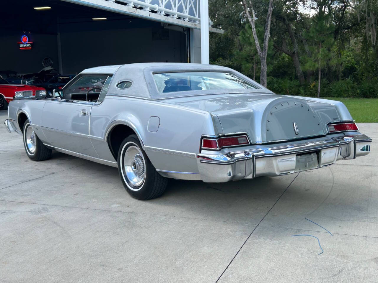 Lincoln-Continental-1975-9