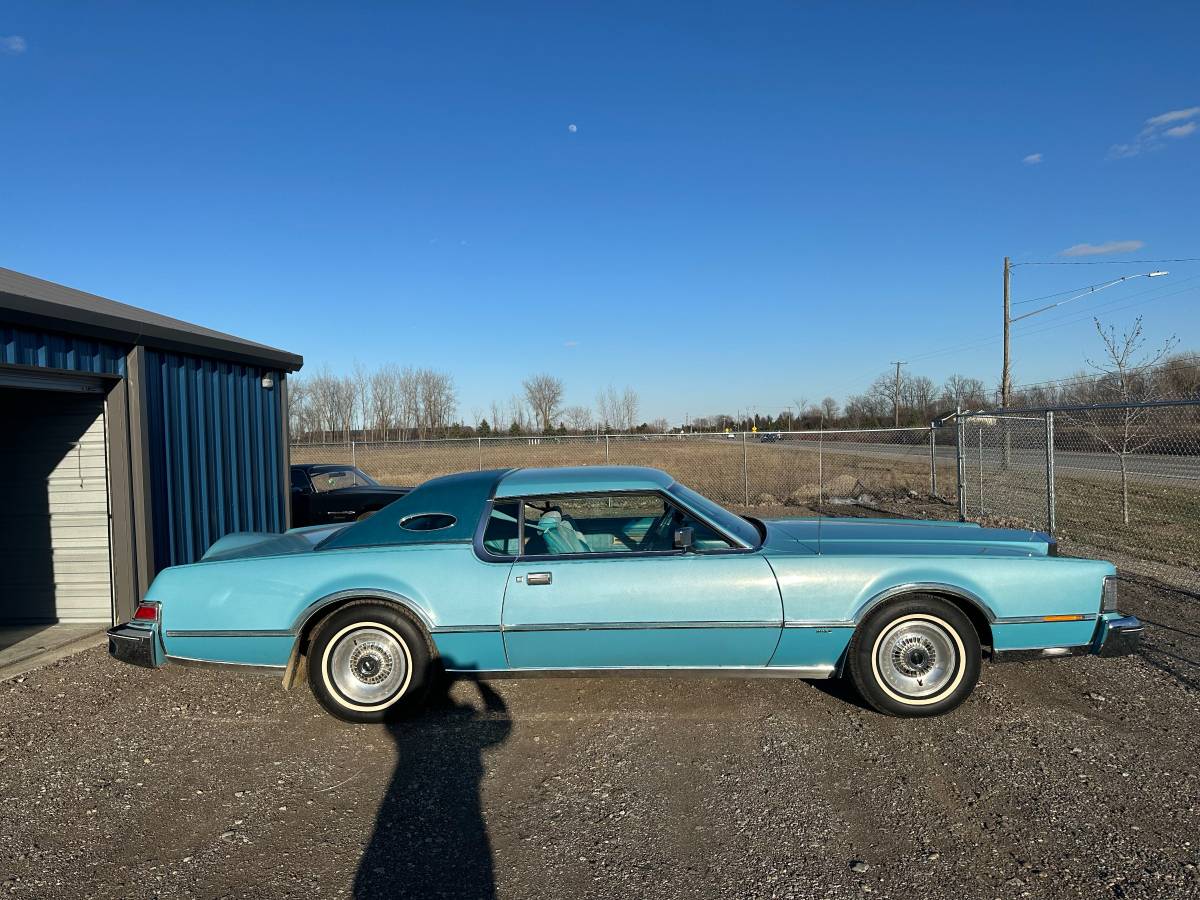 Lincoln-Continental-1976-3